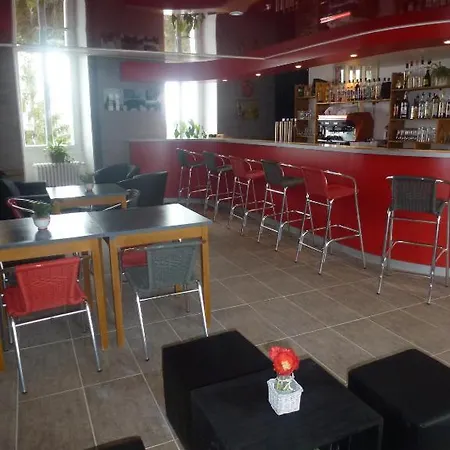 Otel Le Sombernon 2*