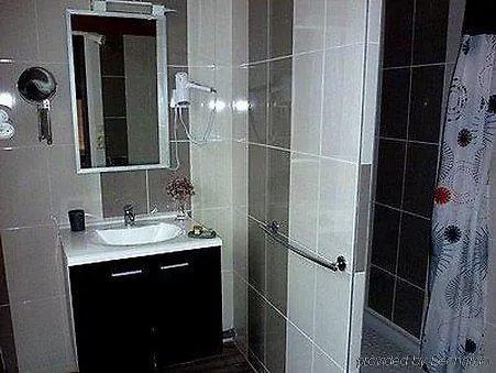 Le Sombernon מלון