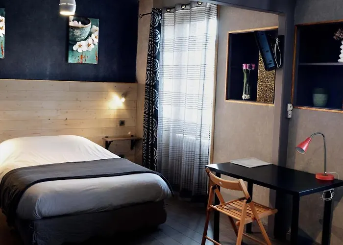 Otel Le Sombernon 2*