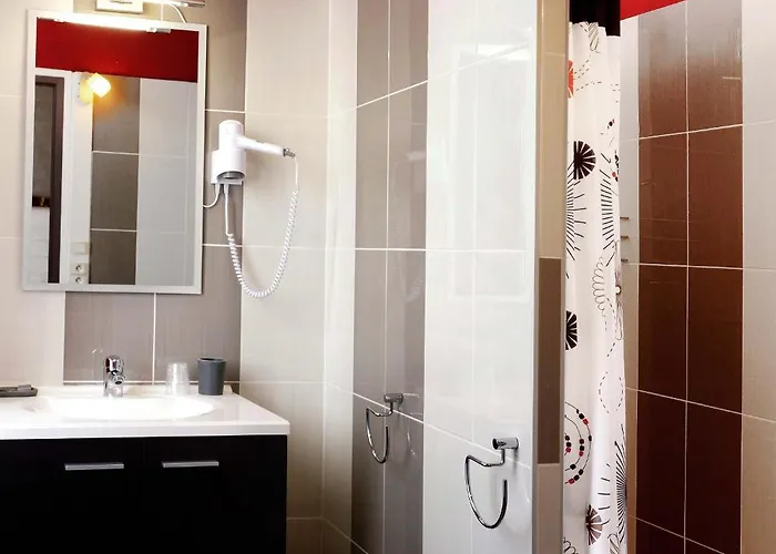 Le Sombernon 2* דיז'ון